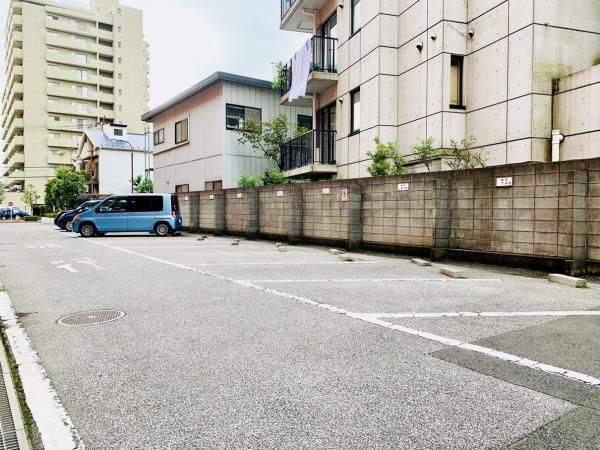 シャルム・Ｋ・カーサの駐車場