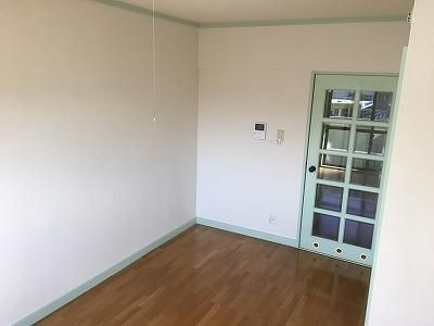 ウエストアベニューの洋室