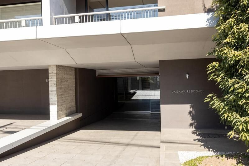 代沢レジデンスのエントランス