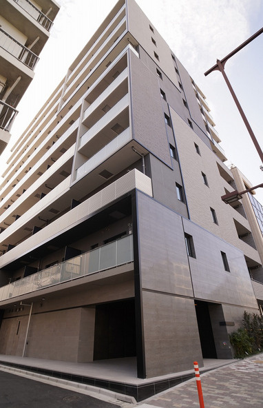 市谷台町坂フロントの外観