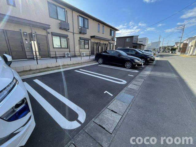 グラビティーノ小土の駐車場