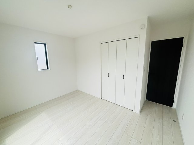 GRAFARE高浜市神明町2期｜名古屋市の戸建ならホームアップの収納|【売主施工例】ハンガーパイプ付き