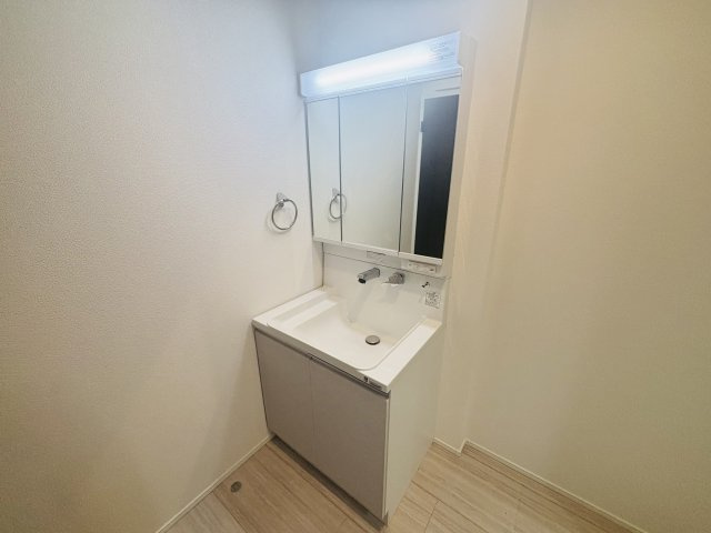 GRAFARE高浜市神明町2期｜名古屋市の戸建ならホームアップのトイレ|【売主施工例】2か所にトイレを完備。混み合う朝や来客時も安心の設計！