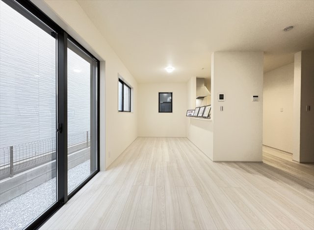 【外観】 | 新座市畑中1丁目　新築一戸建住宅　全3棟　(志木本店) | 販売現地／2025年12月4日撮影　
お子様の成長に合わせて間仕切り可能な可変型住宅です。