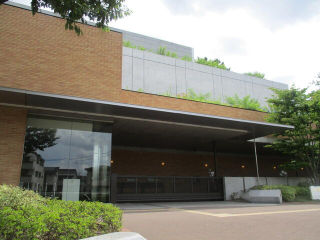 川崎市多摩区東生田２丁目の賃貸マンションのエントランス