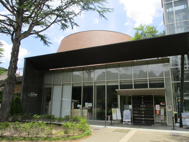 川崎市多摩区東生田２丁目の賃貸マンションのエントランス