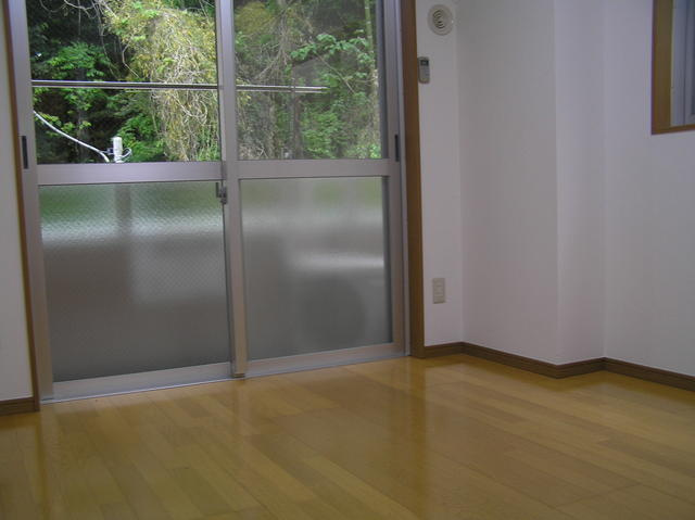 川崎市多摩区東生田２丁目の賃貸マンションの居間・リビング