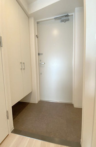 セレニテ福島アリアの玄関