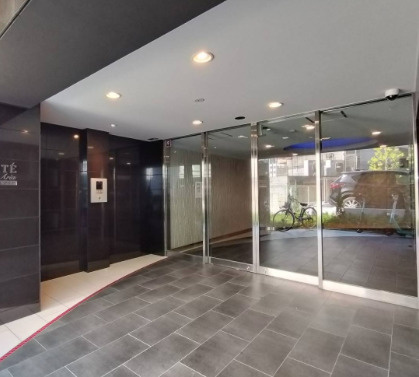 セレニテ福島アリアのエントランス