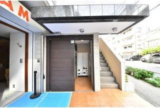 ラスパシオ三軒茶屋のエントランス