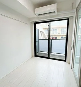 アヴニール三軒茶屋の居間・リビング