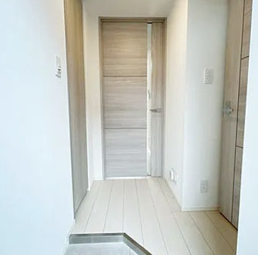 アヴニール三軒茶屋の玄関