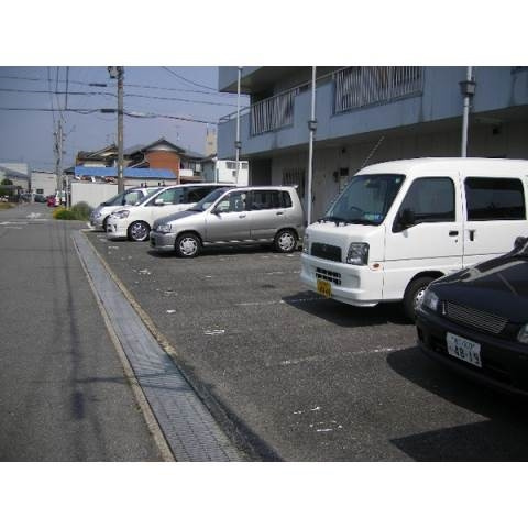 マンションアベニューの駐車場