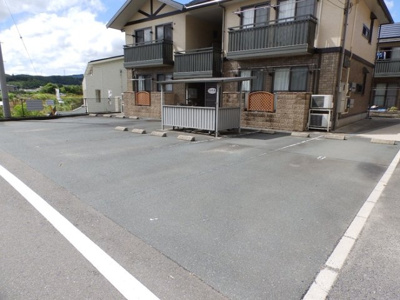 【駐車場】 | はくもくれん