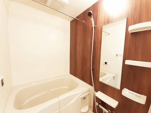 ブルームスヒルズＡの浴室