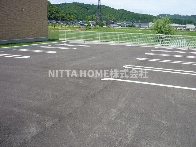 ハニーベルの駐車場|屋根付きの駐輪場は無料です◎