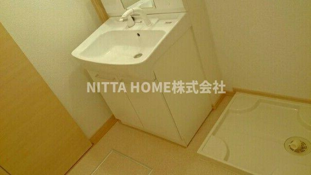 ハニーベルの洗面所|シャワー付きの洗面台朝の準備も楽々です♪