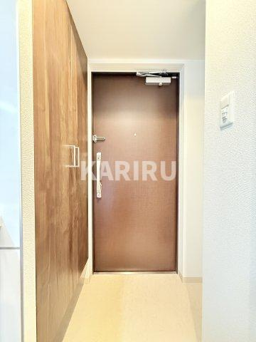 フォーリアライズ大阪ミッテの玄関