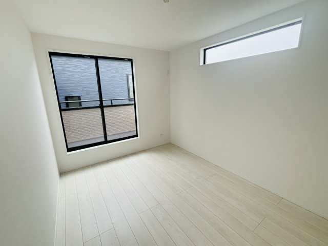 GRAFARE高浜市神明町2期｜名古屋市の戸建ならホームアップの洋室|２面採光の日当りの良い洋室