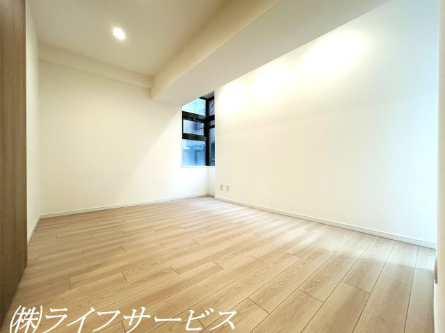 【洋室】 | ライオンズマンション新大阪第３ | 洋室６帖／ウォークインクローゼットあり！ダウンライト設置で明るくスタイリッシュなお部屋！