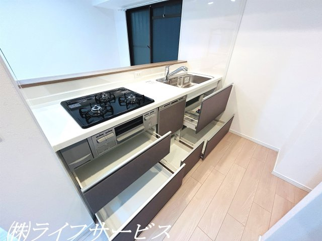【キッチン】 | ライオンズマンション新大阪第３ | システムキッチン／スライド式収納で使い勝手も◎
