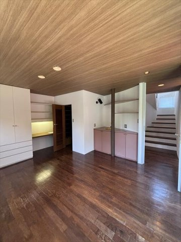 商談中　大室高原中古建て住宅の洋室|1階洋室