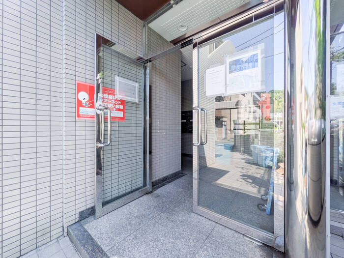 川崎市多摩区西生田４丁目の賃貸マンションのロビー