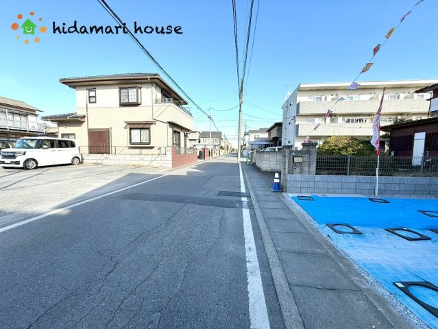 北区宮原町1丁目2期　新築戸建　ブルーミング02の前面道路含む現地写真