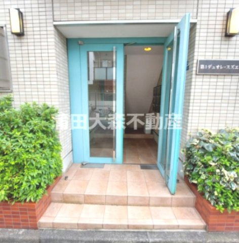 第一デュオレスズエのエントランス|TVモニター付オートロック！