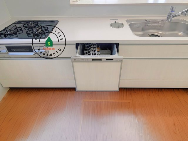 菊池郡大津町大字下町第4-2棟(6号棟)の内観：施工例|ダイニングテーブルへの配膳がラクラク、お料理はかどるカウンター付きシステムキッチン！