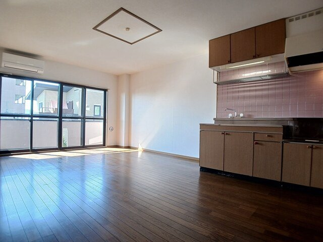 ニューマリッチイシカワ弐号館の居間・リビング