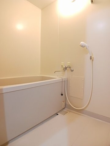 ニューマリッチイシカワ弐号館の浴室