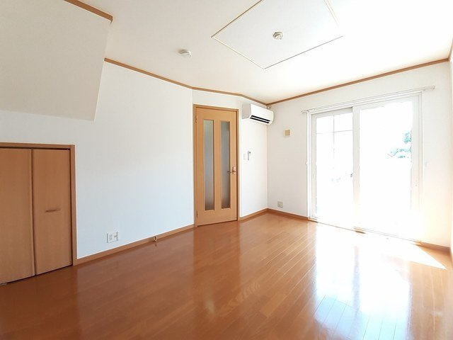 ポラリスＢの居間・リビング