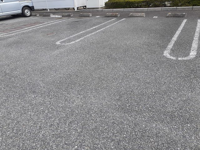 プチレジデンスディーヴァＨの駐車場