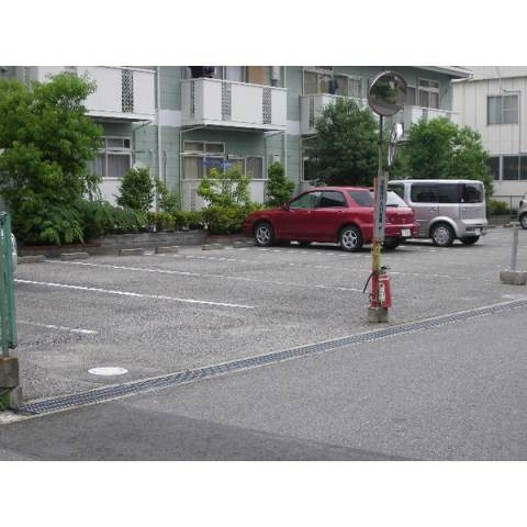 グリーンヒルスズケンの駐車場