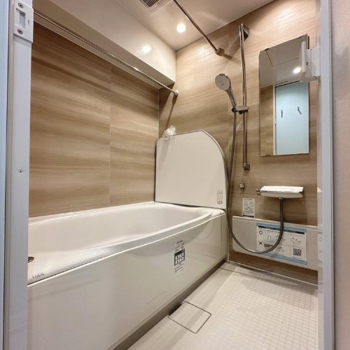 【浴室】 | コスモ板橋蓮根 | 一日の疲れが癒される優雅な時間を堪能できるゆとりあるバスルームです。