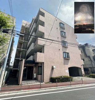 【外観】 | 穏やかな風と陽光を導き、プライバシーに配慮された設計プランを採用し、居住性を一段と心地よいものにしています。花火大会を眺める事も出来ます！
