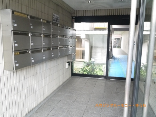 【エントランス】 | コスモ板橋蓮根 | 清潔感と歓迎感があるエントランスホールとなります。