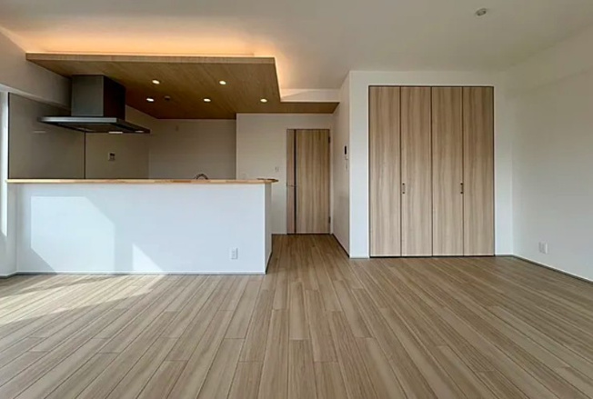 【居間・リビング】 | コスモ板橋蓮根 | 光と風があふれる開放的なリビングダイニングには自然と家族みんなが集まってきます。