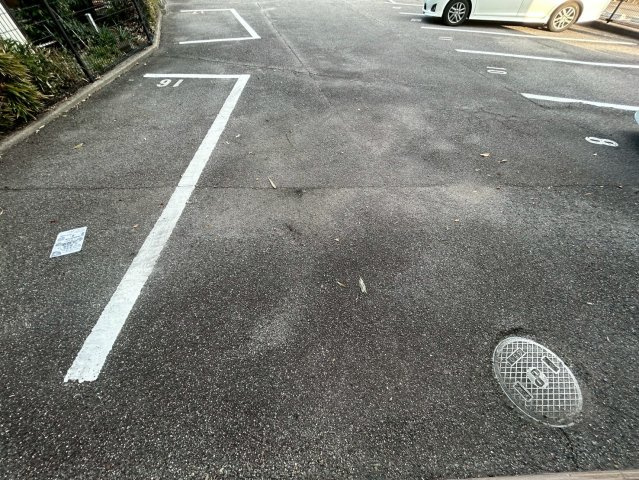 アーバンヴィラ松神子の駐車場