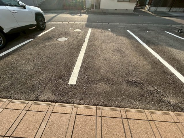 アーバンヴィラ松神子の駐車場