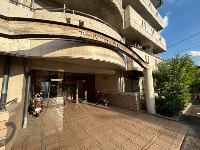 アーバンヴィラ松神子のエントランス