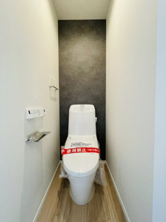 【トイレ】 | 灘区篠原中町４丁目　新築戸建て | ◆ 3階 トイレ
居室フロアにあり、就寝時や夜間の利用にも便利。