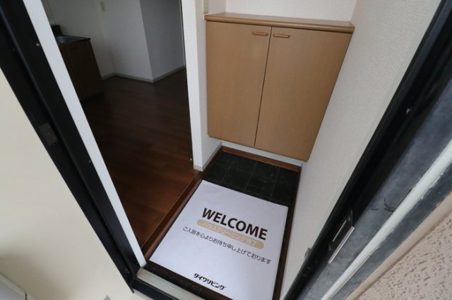 川崎市多摩区宿河原３丁目のアパートの玄関