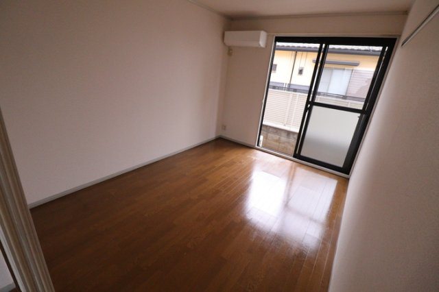 川崎市多摩区宿河原３丁目のアパートの居間・リビング