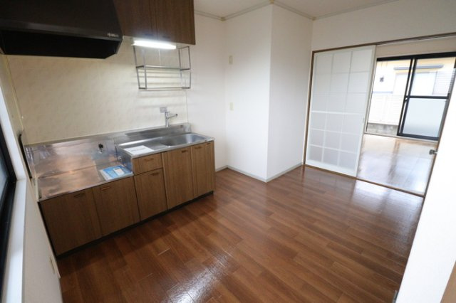 川崎市多摩区宿河原３丁目のアパートのキッチン