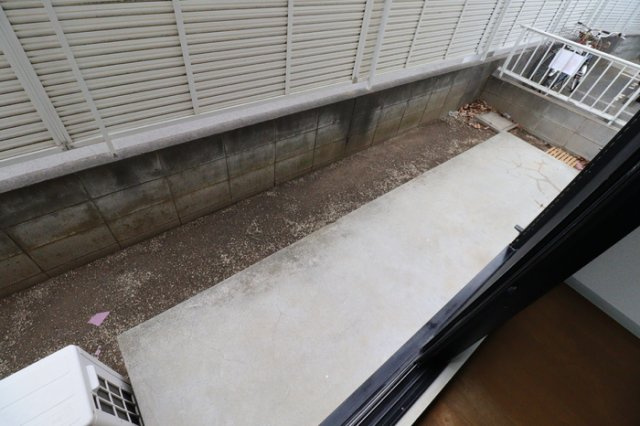 川崎市多摩区宿河原３丁目のアパートのバルコニー