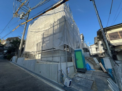 【外観】 | Terrechez豊中市東豊中町1期 | 限定1棟！南西側道路で陽当り良好。幼稚園や小学校、公園が徒歩圏内で子育て世帯にもオススメ！(2025年11月24日撮影)