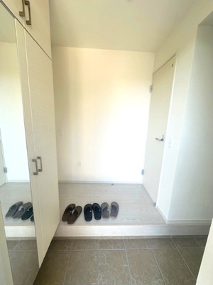 【前面道路含む現地写真】 | Terrechez豊中市東豊中町1期 | 落ち着きある住宅街、第一種低層住居専用地域内。スーパーやドラッグストアも近く、お買物ラクラク！(2025年11月24日撮影)