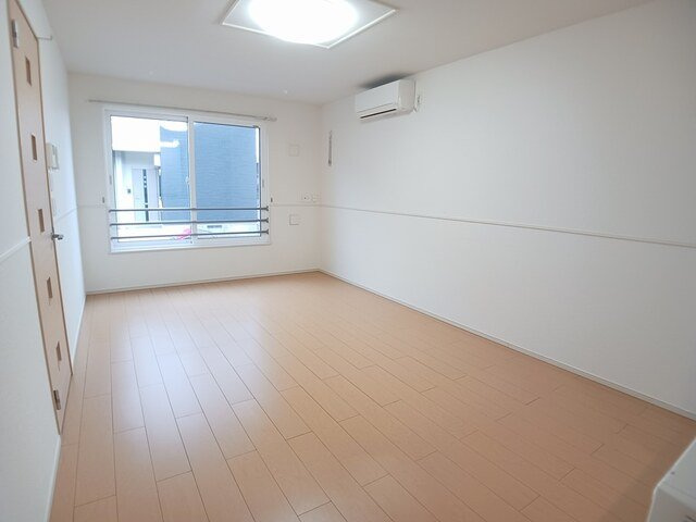 リヴィエールⅡの居間・リビング|こちらの居間で趣味の時間をお楽しみください